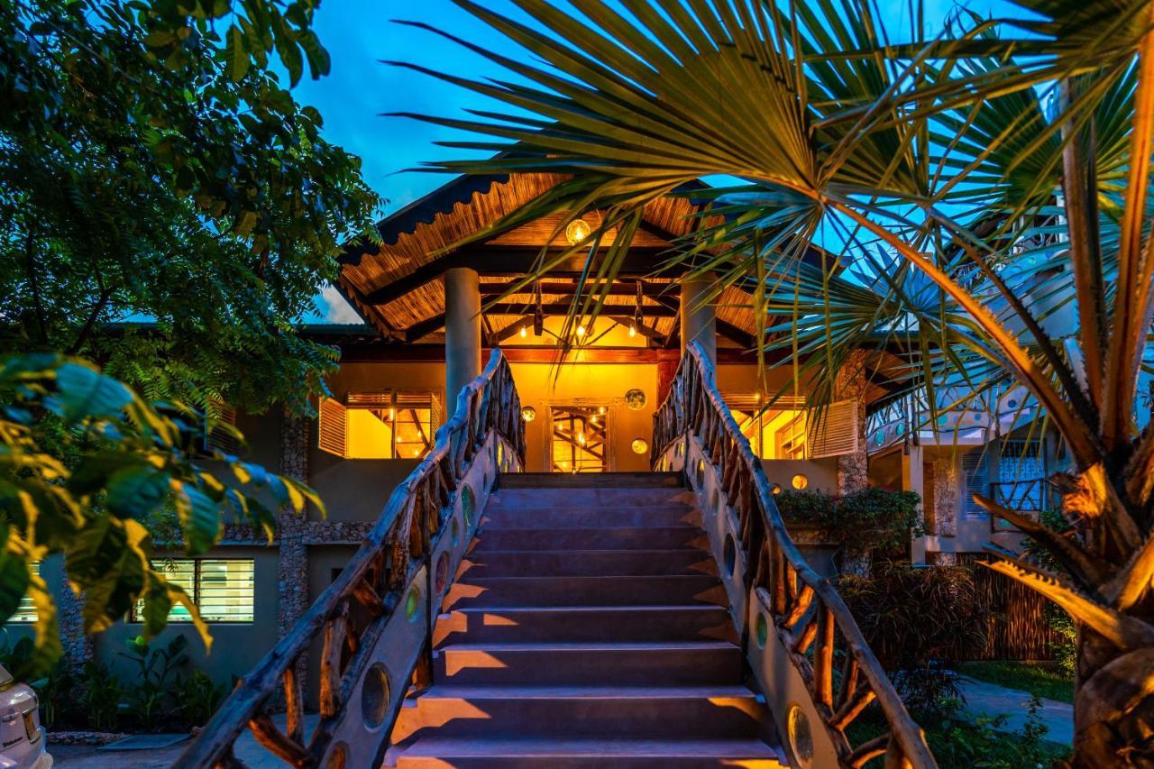 לינה וארוחת בוקר דיאני ביץ' Tombo House מראה חיצוני תמונה