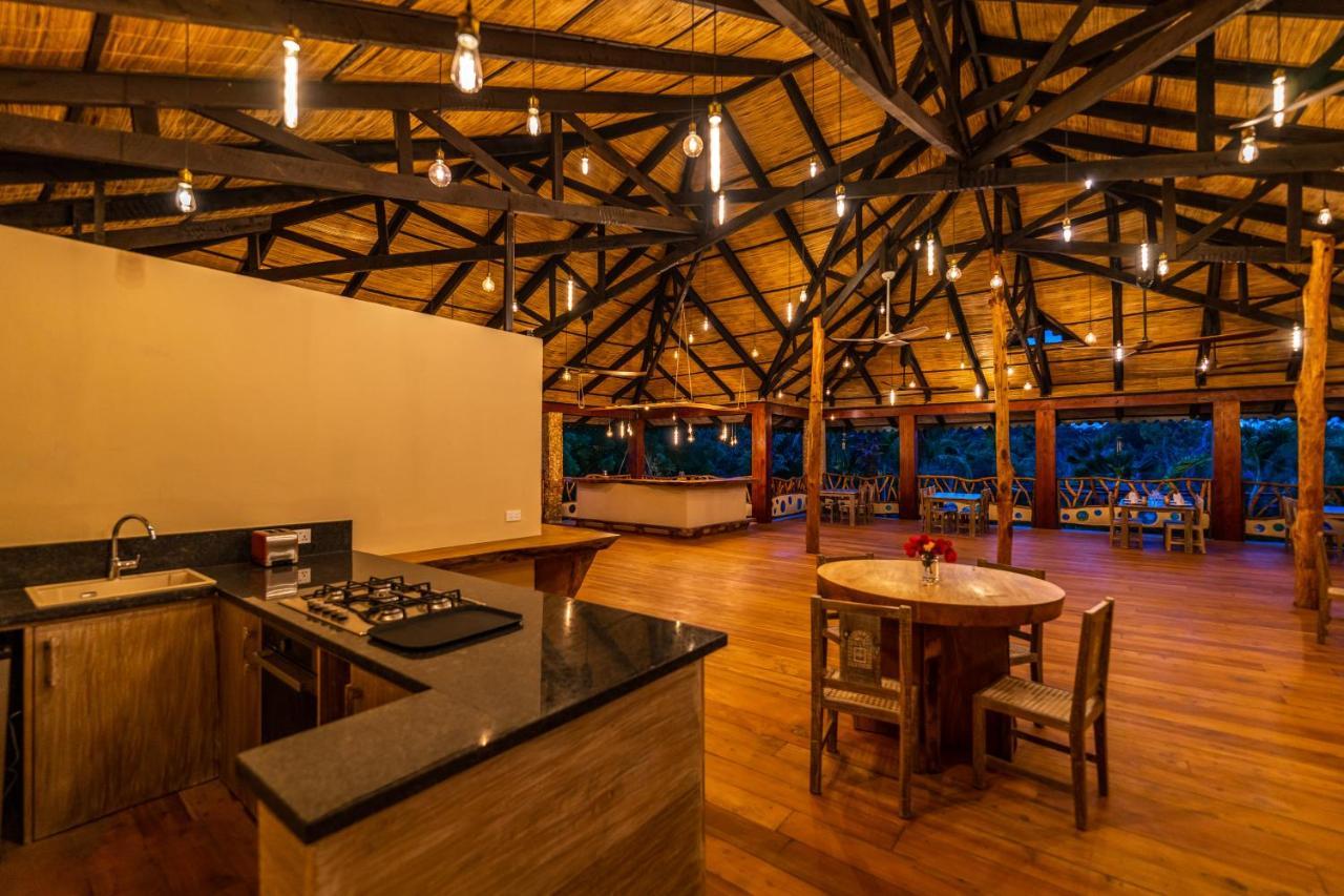 לינה וארוחת בוקר דיאני ביץ' Tombo House מראה חיצוני תמונה