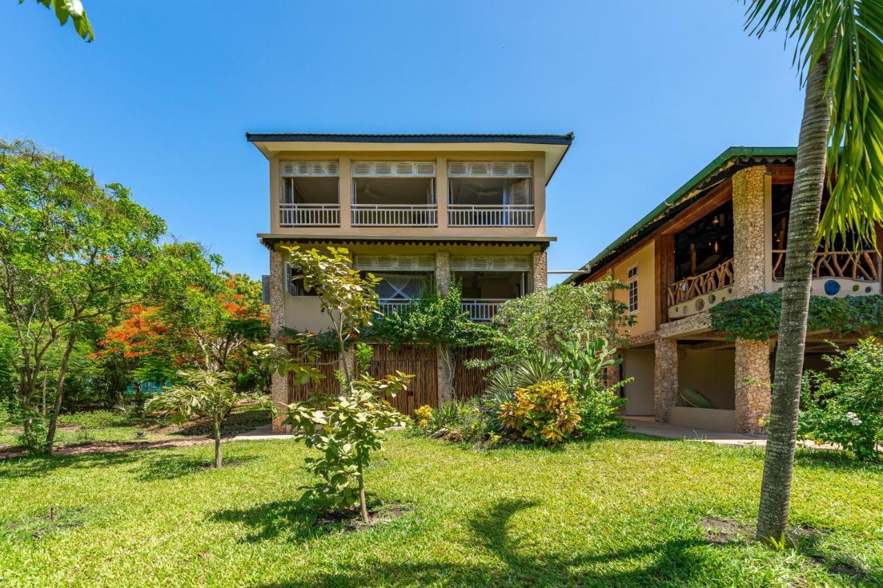 לינה וארוחת בוקר דיאני ביץ' Tombo House מראה חיצוני תמונה