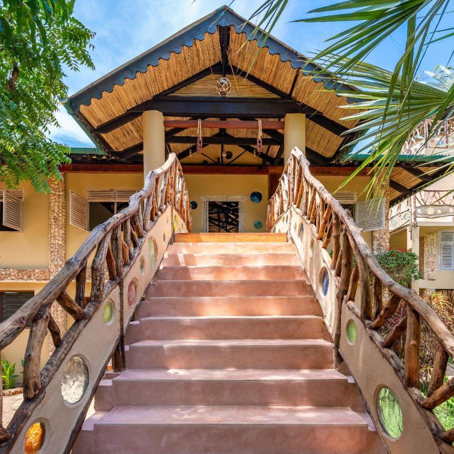 לינה וארוחת בוקר דיאני ביץ' Tombo House מראה חיצוני תמונה