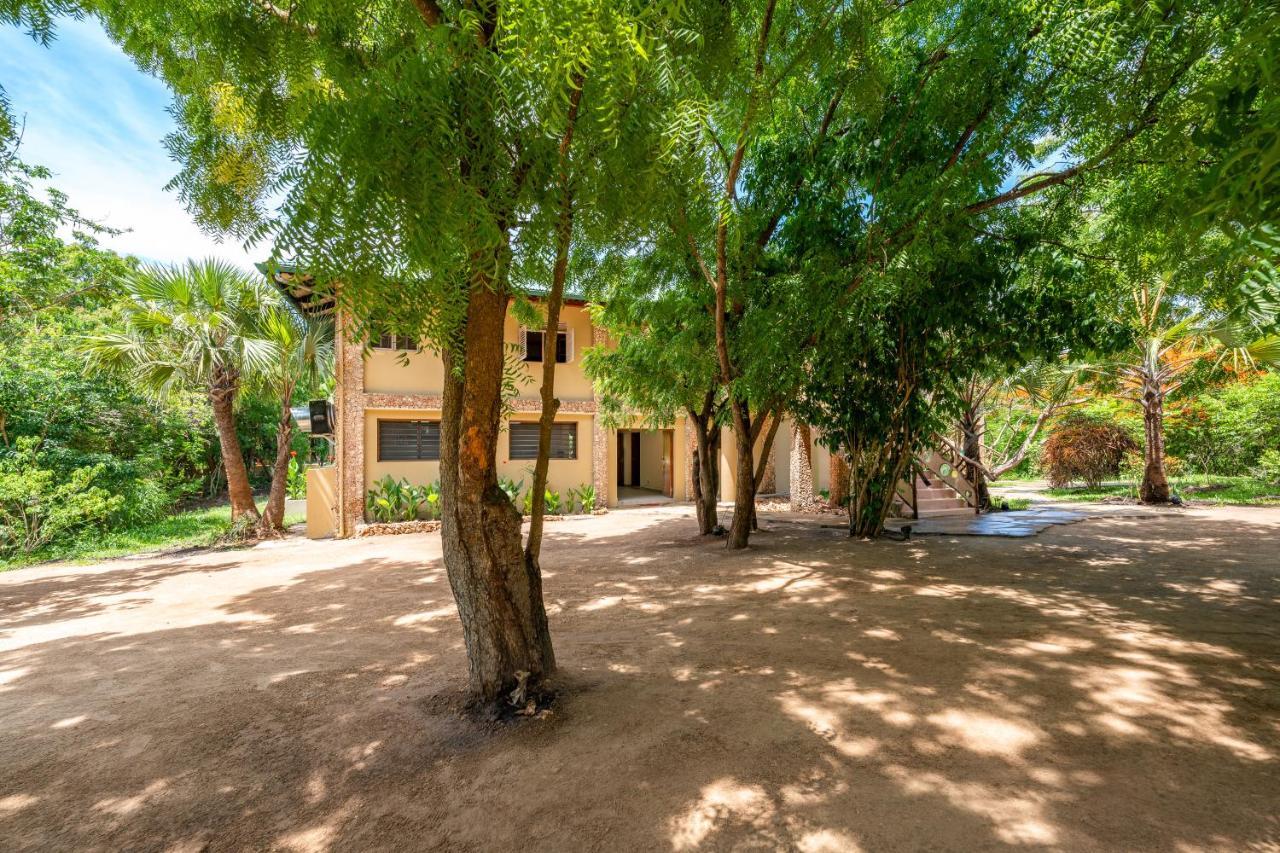 לינה וארוחת בוקר דיאני ביץ' Tombo House מראה חיצוני תמונה