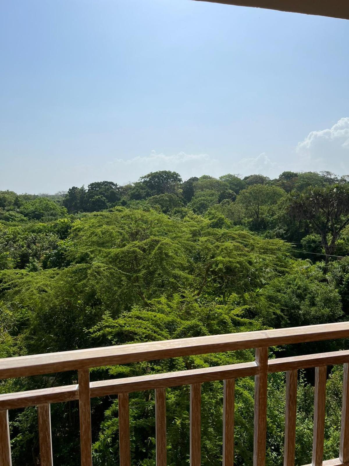 לינה וארוחת בוקר דיאני ביץ' Tombo House מראה חיצוני תמונה